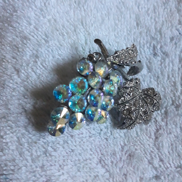 JHS Jewelry - Vintage Aurora Borealis Signed Brooch J.S.H. Grape Cluster Vintage silver color